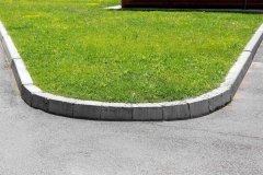 2021-10-Bordure-allee-en-pierre-scaled-1